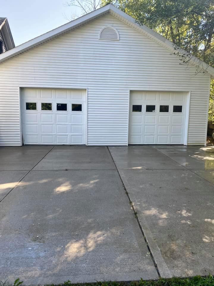 Driveway after concrete cleaning — Jay's Pressure Washing